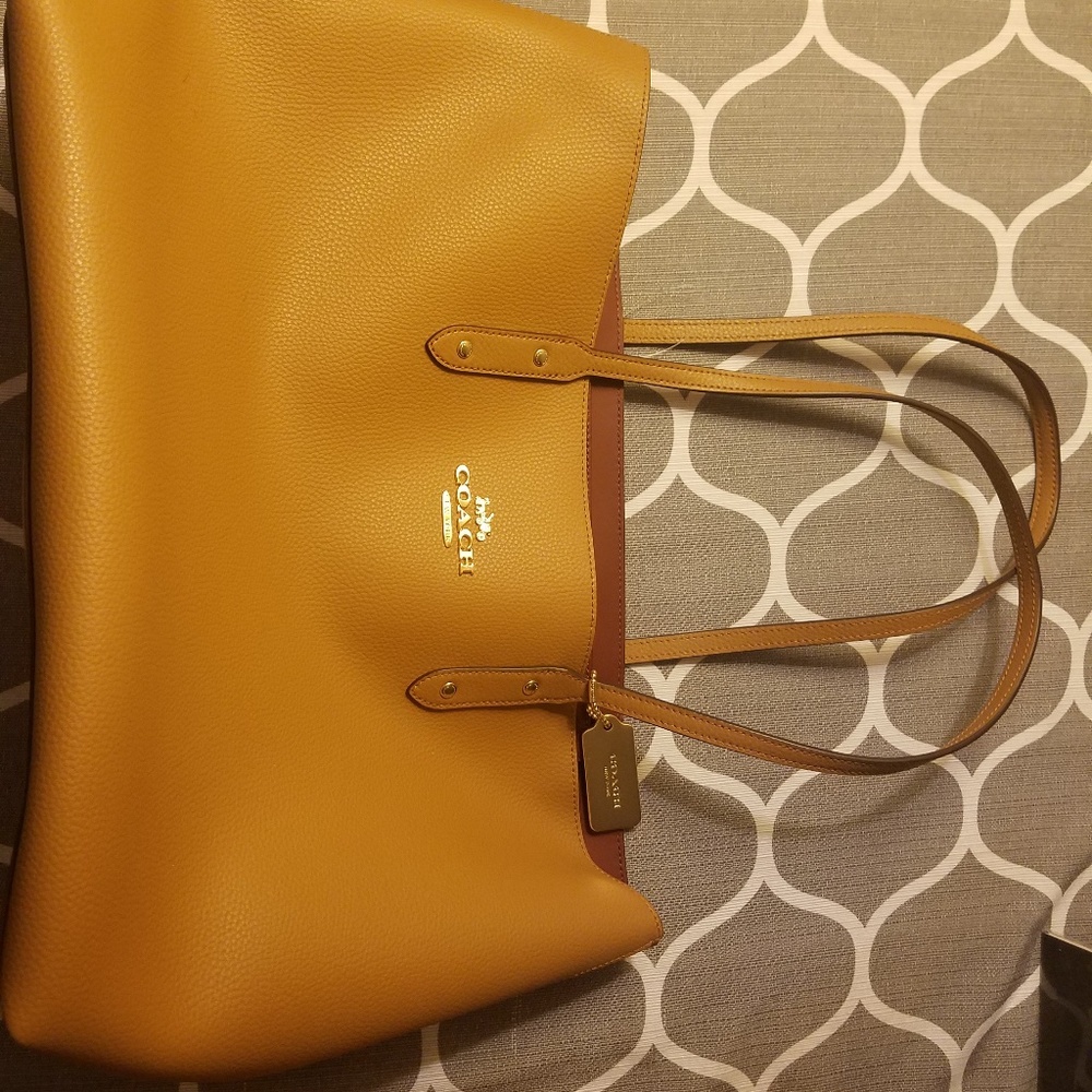 Coach Town Tote Light Saddle